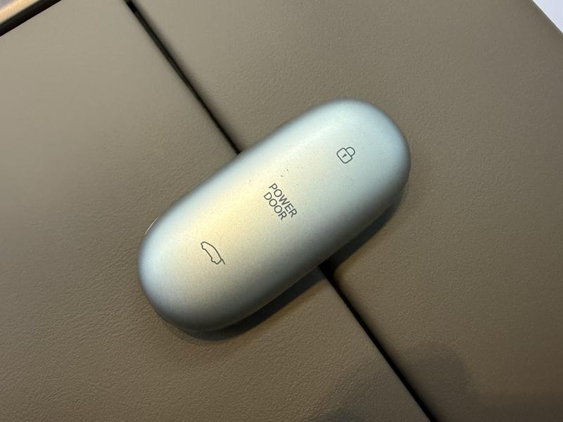 Li Auto Ideal MEGA 2025