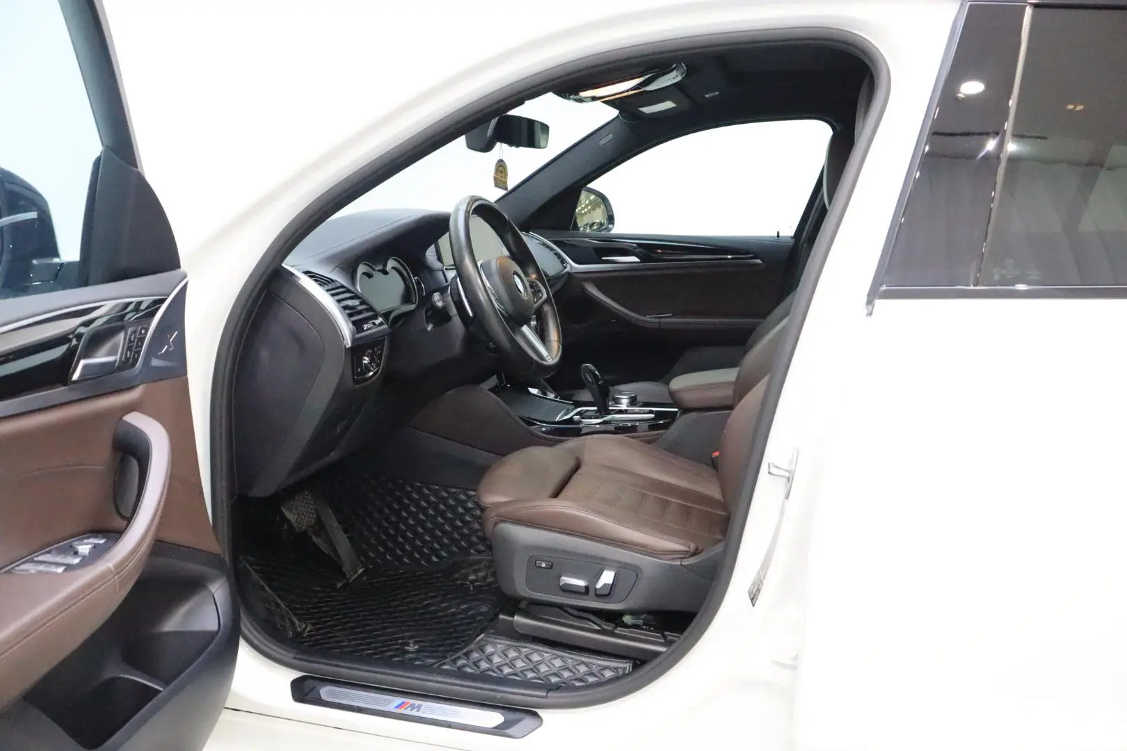 BMW BMW X4 xDrive25i M sports suit