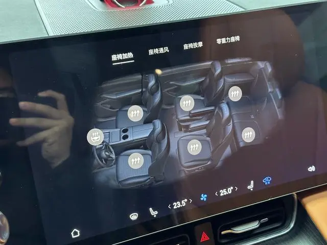 AITO Ask the world M8 Extended range Max+ six-seater version