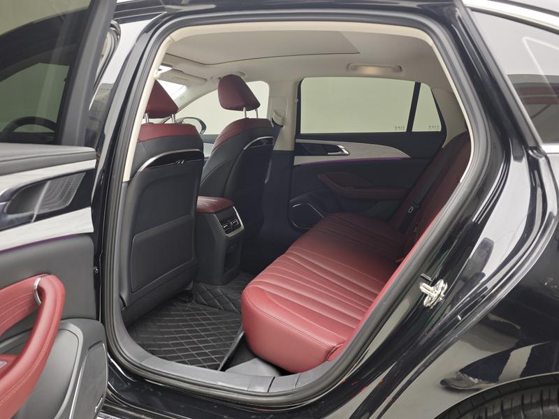 Hongqi Red Flag H5 2025