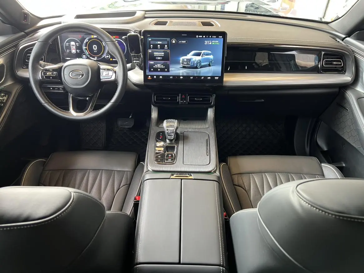 GAC Trumpchi GS8 Pilot Series 2.0 TGDI two-wheel drive Premium Edition 7-seater