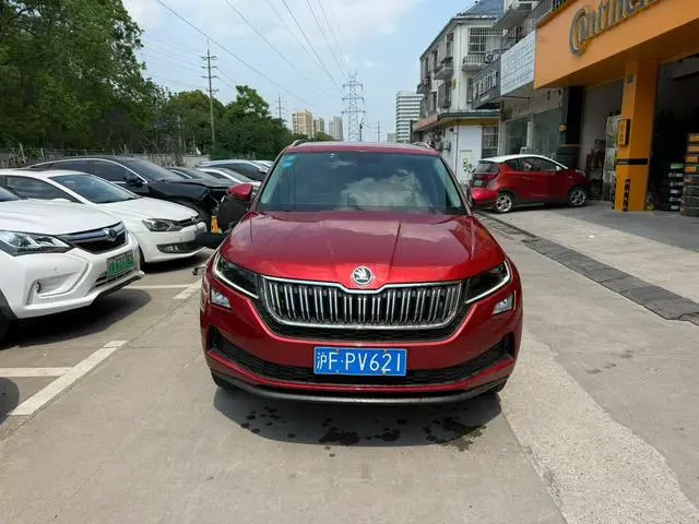 Skoda Kodiak GT ZI330 two-wheel drive deluxe edition Country V