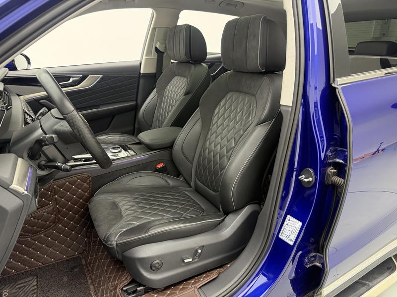 Hongqi Red Flag HS5 2019