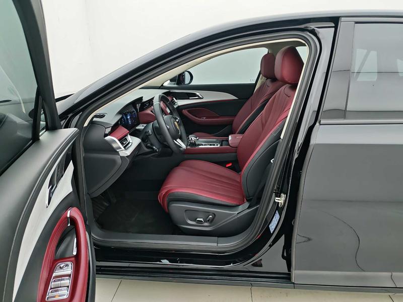 Hongqi Red Flag H5 2025