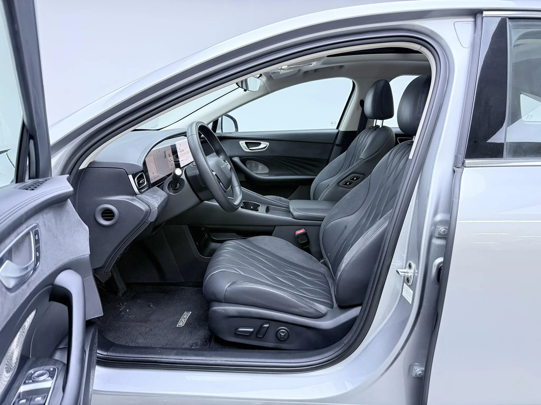 Roewe Roewe D7 DMH 125 Ultimate Edition