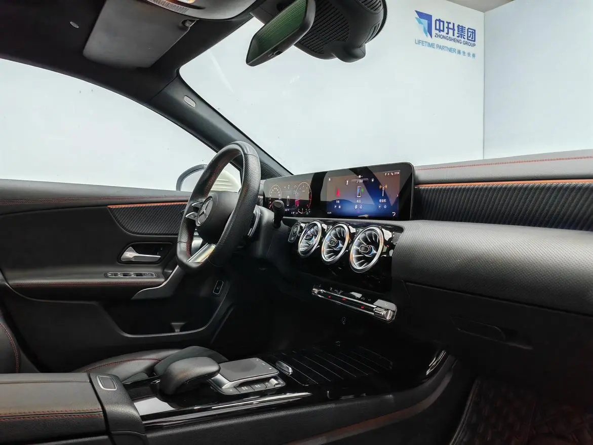 Mercedes-Benz Mercedes-Benz A-class A 200 L sports sedan fashion Version