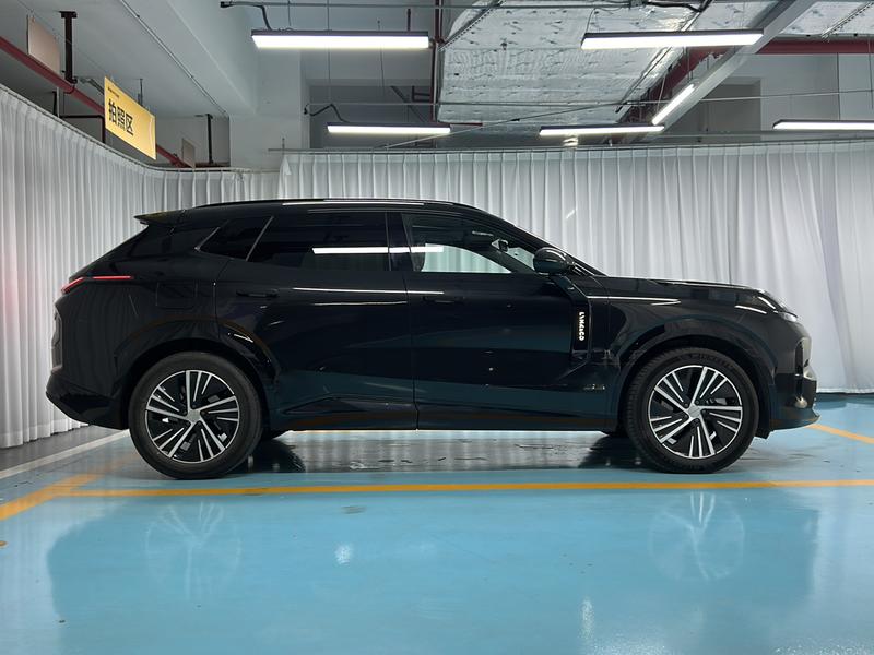Lynk & Co Lynk&Co 08 EM-P 2023