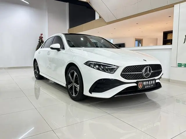 Mercedes-Benz Mercedes-Benz A-class A 200 L sports sedan fashion Version
