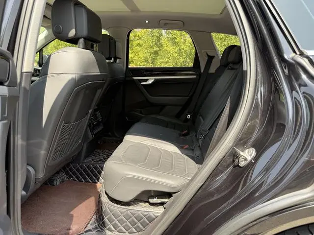 Volkswagen Touareg 3.0 TSI Sharp Front Version Country V