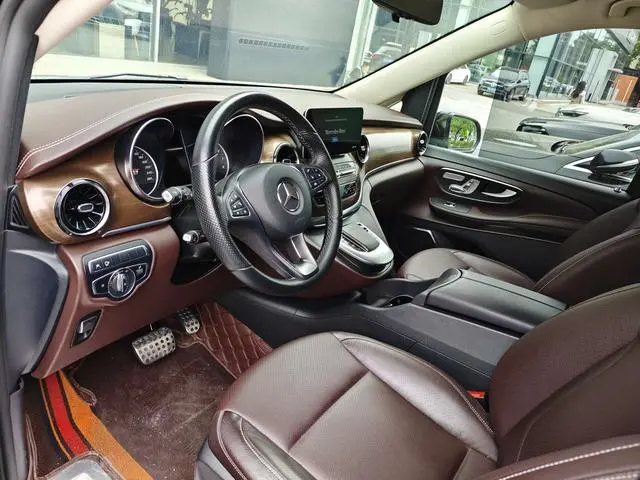 Mercedes-Benz Mercedes-Benz V-class V 260 L Long wheelbase Deluxe Edition