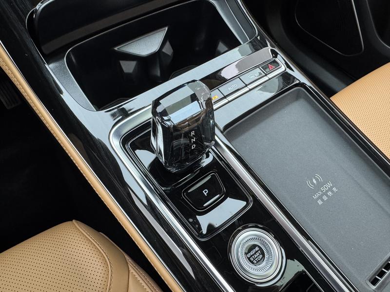 Geely Boyue L 2025