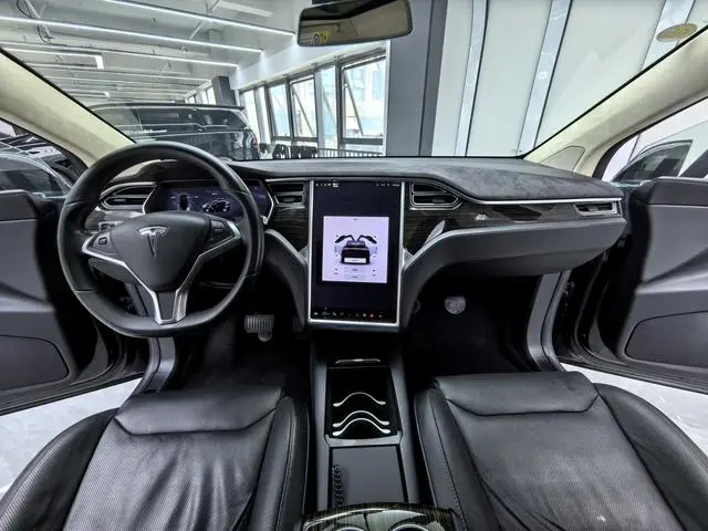 Tesla Model X 90D