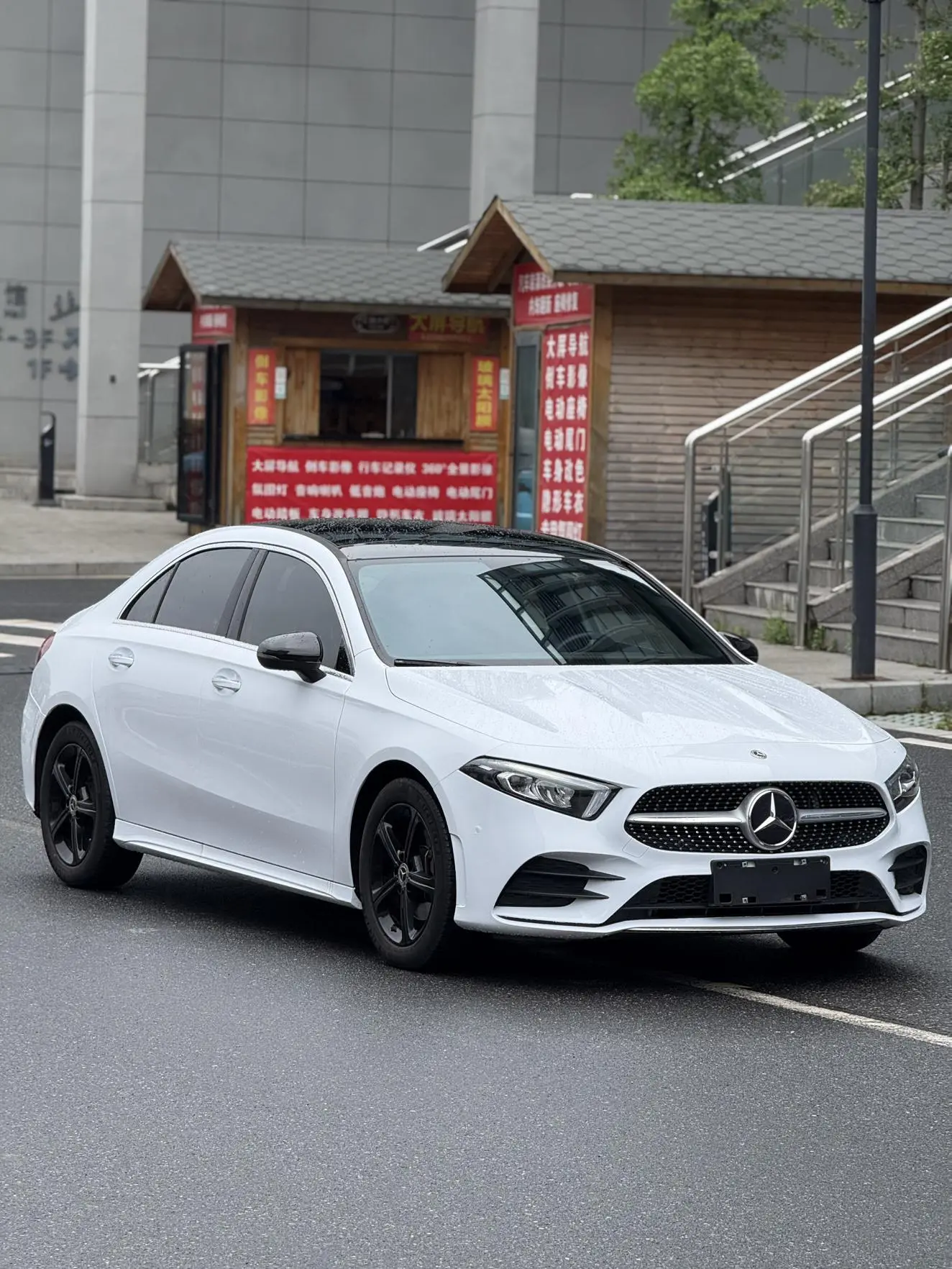 Mercedes-Benz Mercedes-Benz A-class Second facelift A 200 L sports sedan fashion version
