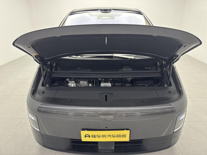 Li Auto Ideal MEGA 2025