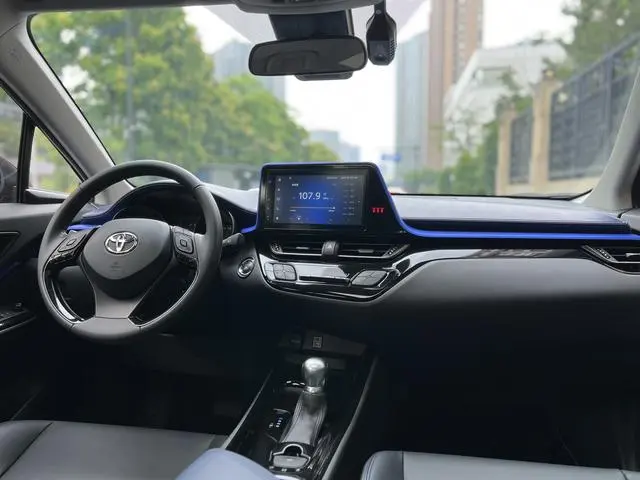 TOYOTA Toyota C-HR 2.0L Deluxe Edition