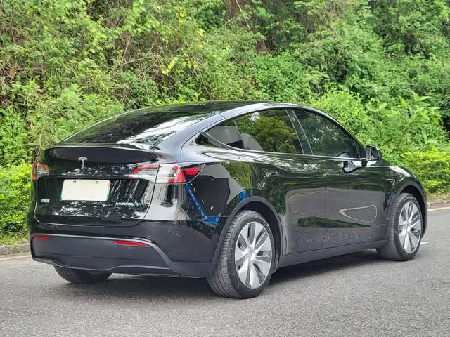 Tesla Model Y Facelifted rear-wheel drive version
