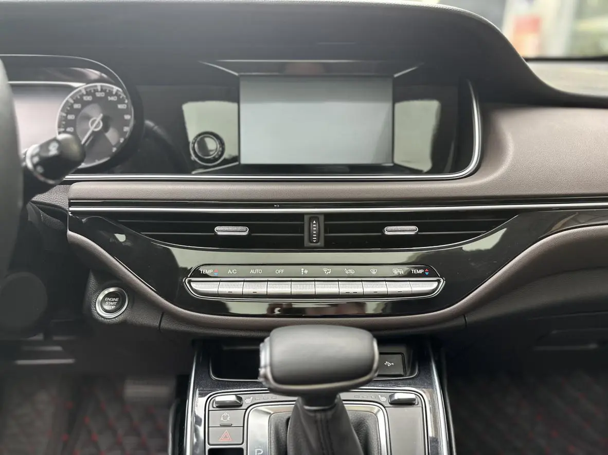 GAC Trumpchi M6 270T automatic Premium Edition 6-seater Country VI