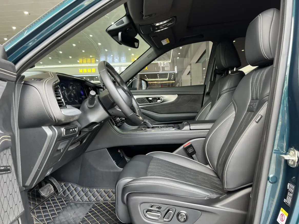 GAC Trumpchi GS8 Pilot Series 2.0 TGDI two-wheel drive Premium Edition 7-seater