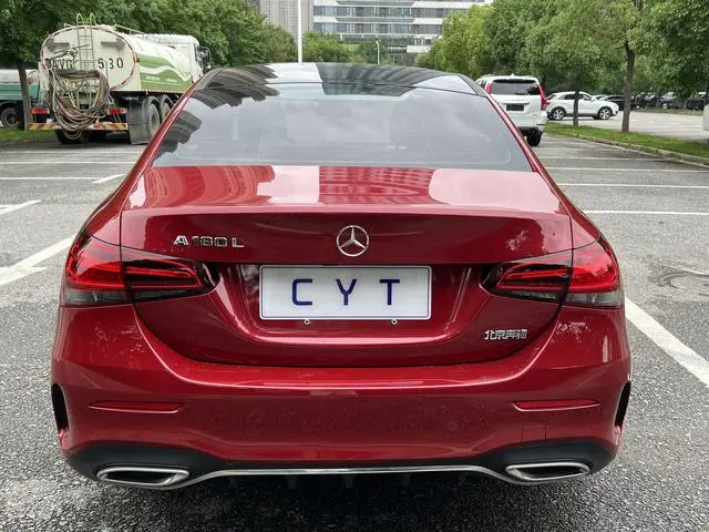 Mercedes-Benz Mercedes-Benz A-class Facelift A 180 L sports sedan