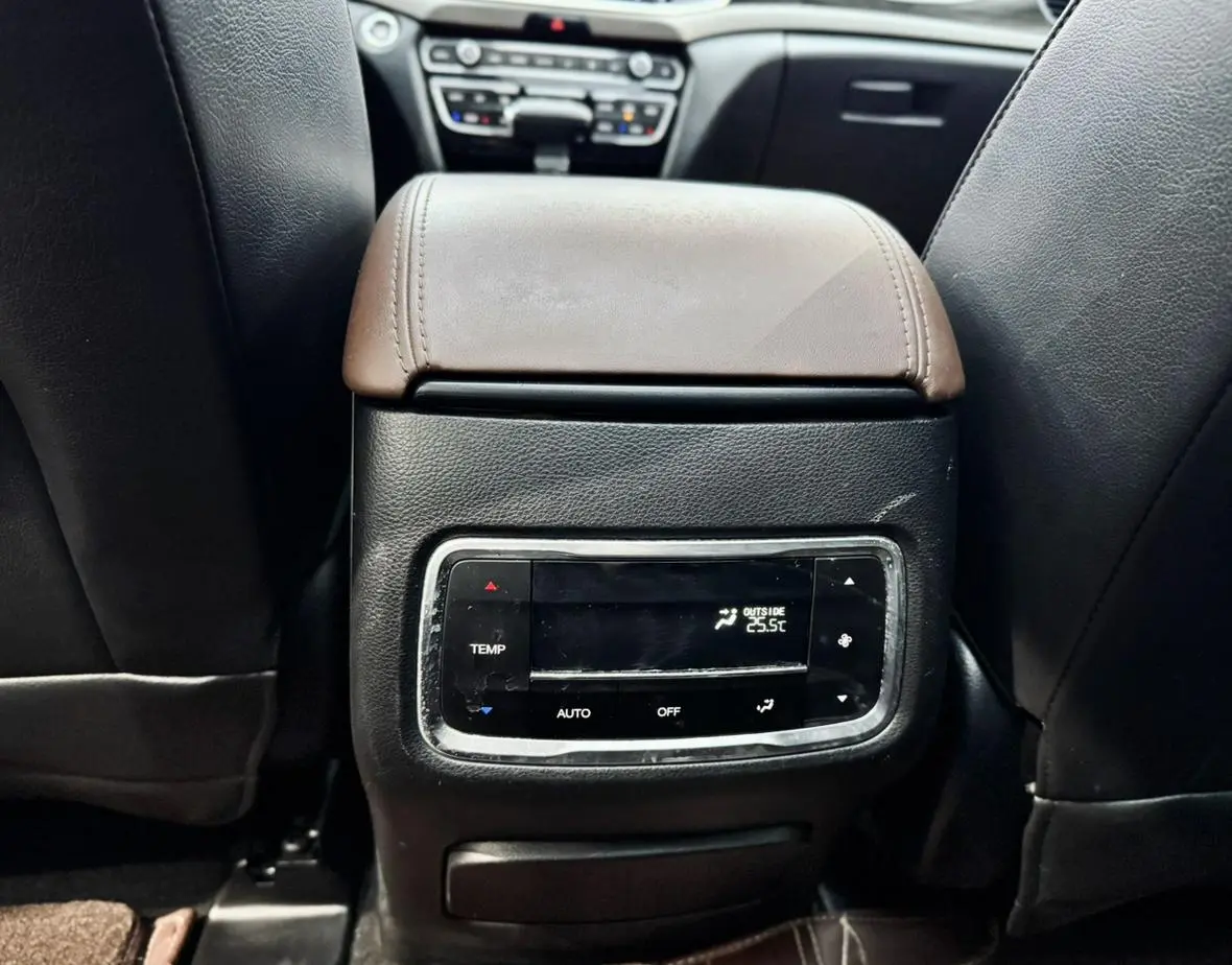 GAC Trumpchi GS8 320T two-wheel drive luxury Zhilian Edition 7 seats