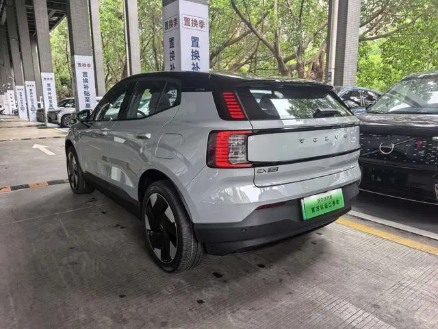 Volvo Volvo EX30 Rear drive long battery life version Plus