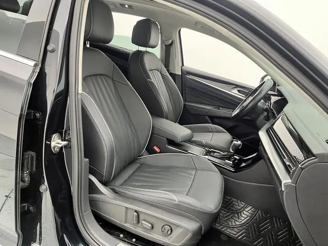 Volkswagen Passat 330TSI Deluxe Edition