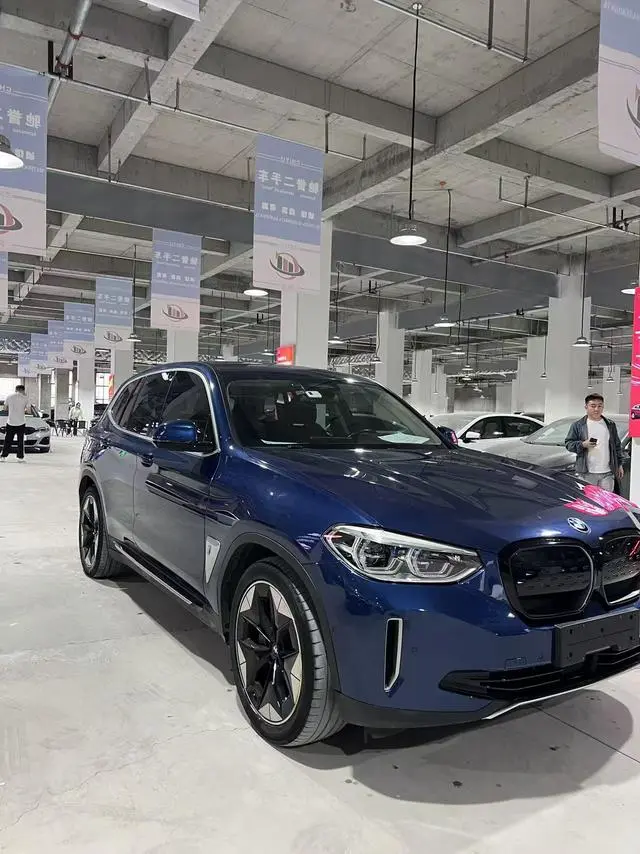 BMW BMW iX3 Facelift leading type