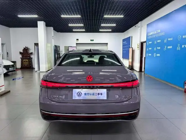 Volkswagen Passat Pro 380TSI Dragon Edition