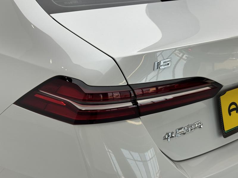 BMW BMW i5 2024