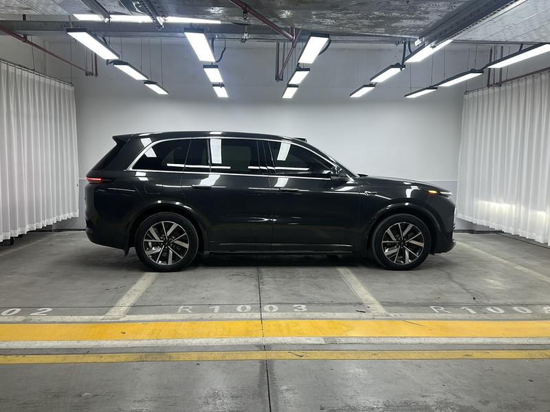 Li Auto Ideal L8 2023