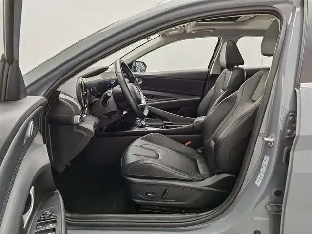 Hyundai Elantra 1.5L CVT LUX Premium Edition