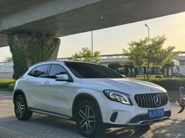 Mercedes-Benz Mercedes-Benz GLA GLA 200 fashion type
