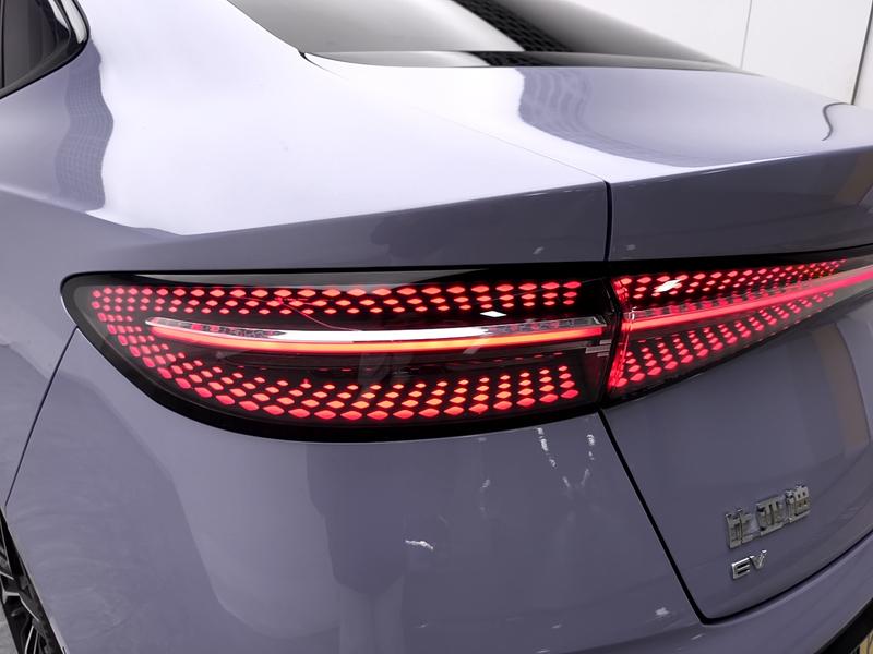 BYD seal 2025