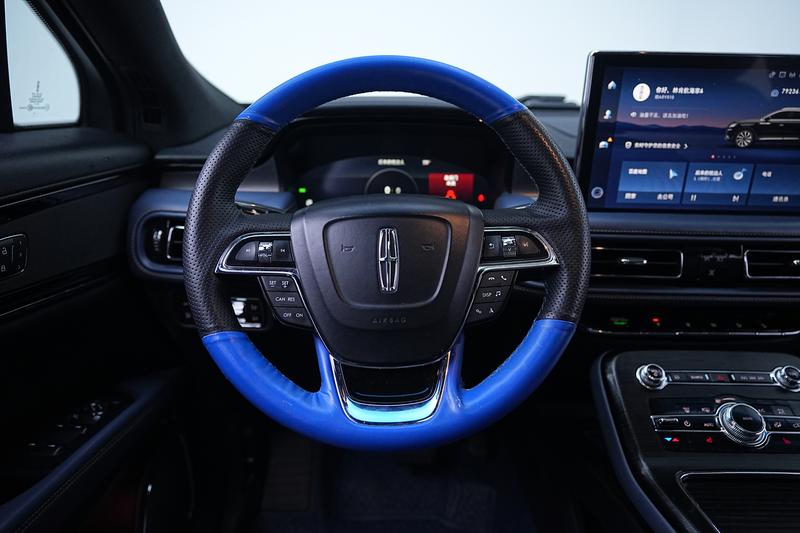 Lincoln Voyager 2021