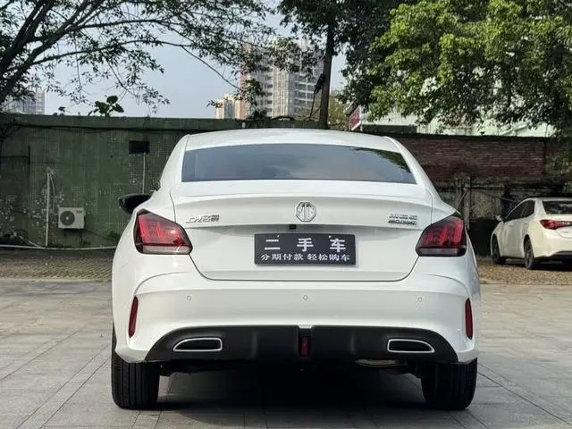 MG MG5 Facelift 180DVVT CVT Youth Deluxe Edition