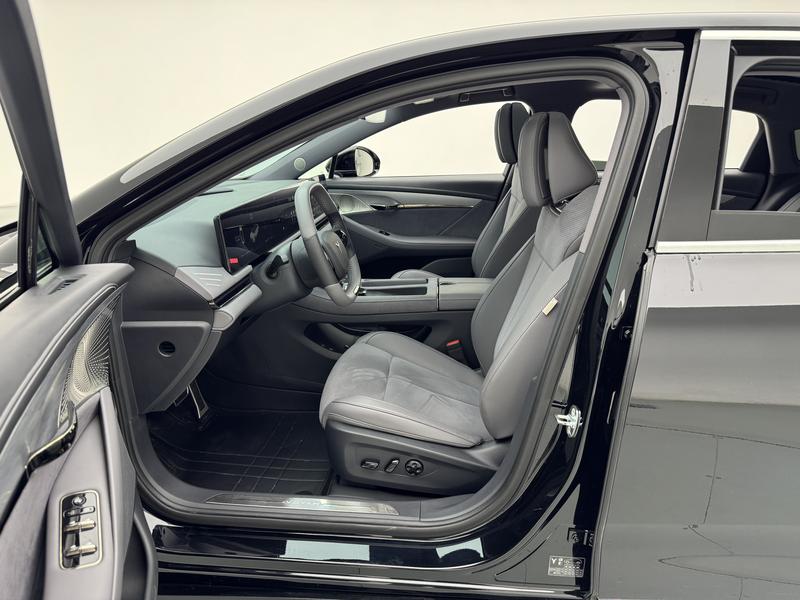 Voyah Lantu Chasing Light PHEV 2024