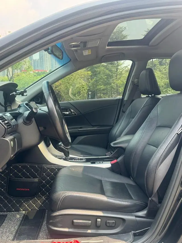 Honda Accord 2.0L Deluxe Edition