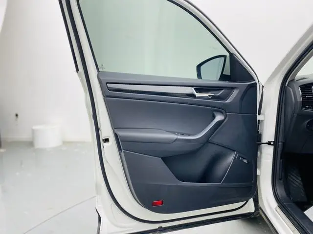 Skoda Kodiak Facelifted ZI330 5-seater two-wheel drive luxury premium edition Country VI
