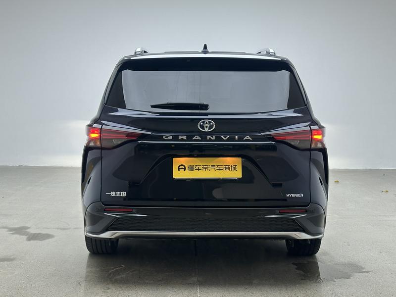 Toyota Gravia 2022