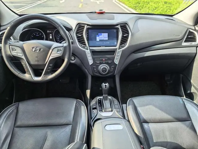 Hyundai Shengda 2.0T automatic four-wheel drive intelligent 7-seater
