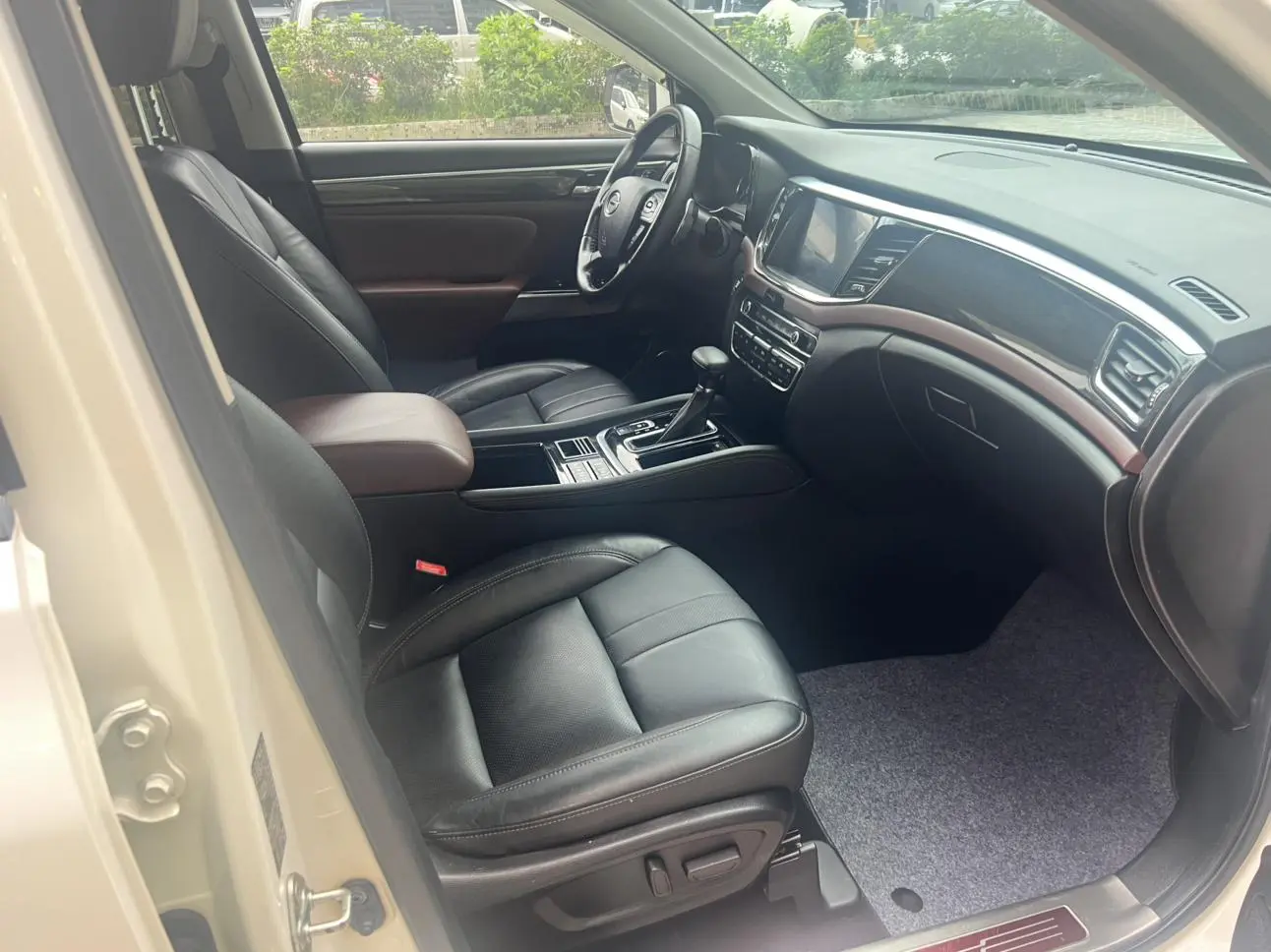 GAC Trumpchi GS8 320T two-wheel drive luxury Zhilian Edition 7 seats