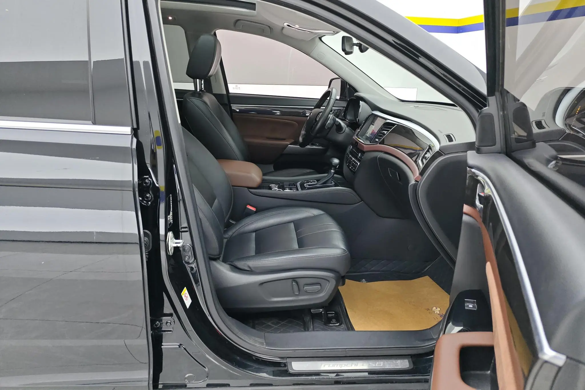 GAC Trumpchi GS8 320T two-wheel drive luxury Zhilian Edition 7 seats