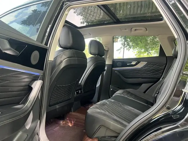 Hongqi Hongqi HS5 Facelift 2.0T Zhilian flag enjoy four-wheel drive version