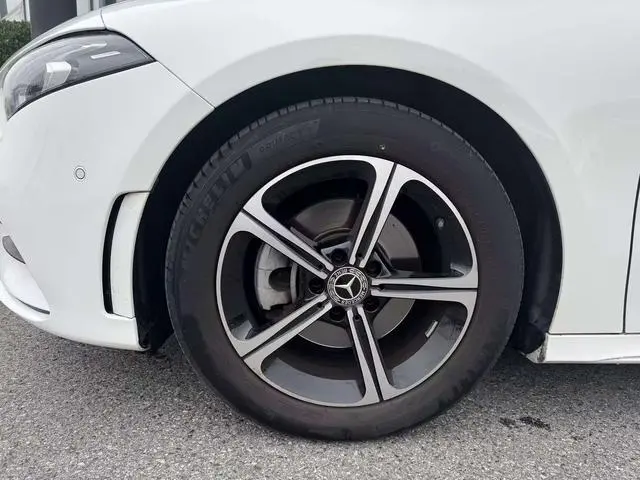 Mercedes-Benz Mercedes-Benz A-class A 200 L sports sedan dynamic Version