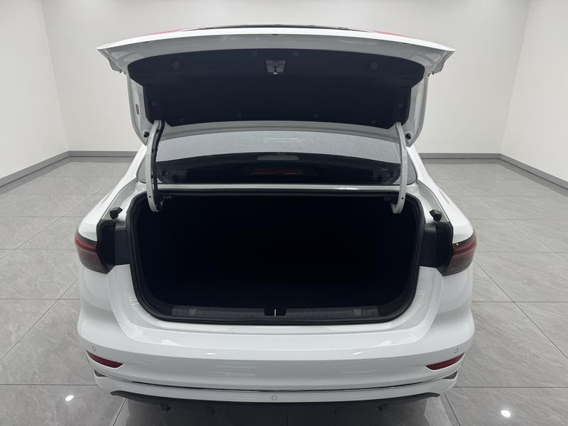Geely Emgrand 2022