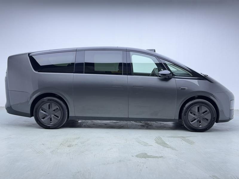 Li Auto Ideal MEGA 2024