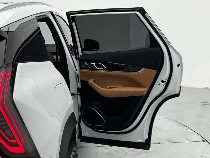 Geely Boyue L 2025