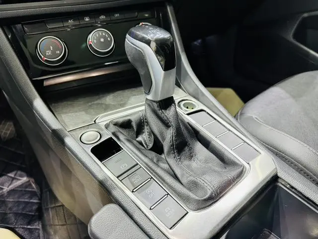 Volkswagen Sagitar 280TSI DSG 30th Anniversary Edition