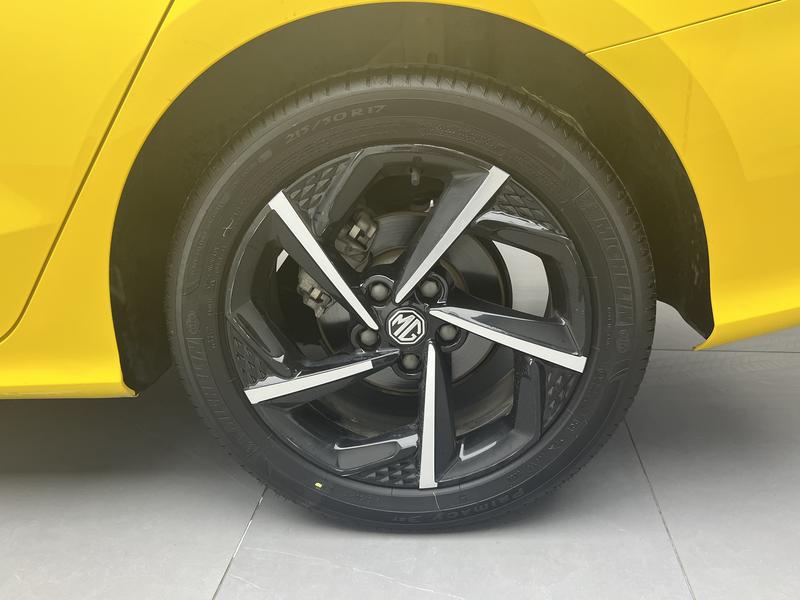 MG MG5 2021