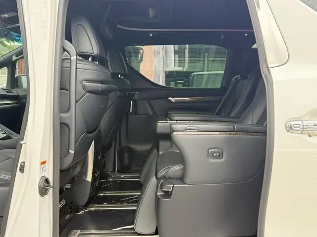 TOYOTA Elfa Dual engine 2.5L Premium Edition